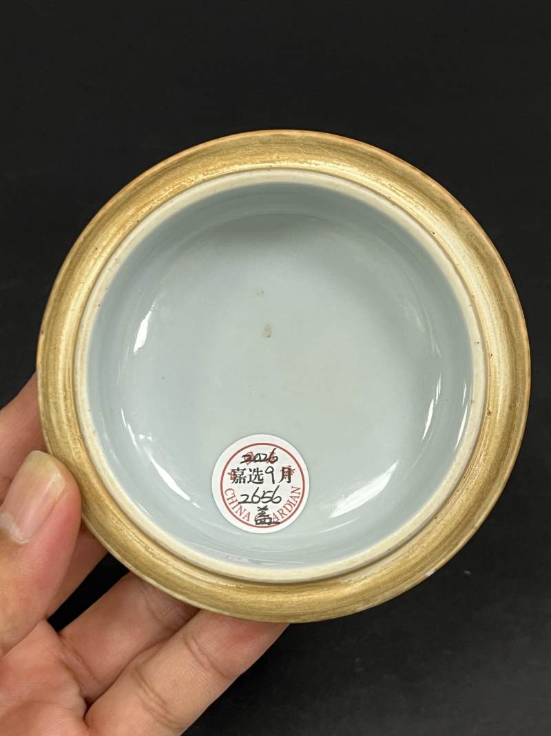 清晚期 天蓝釉胭脂红缠枝莲蝠纹围棋罐一对 - 图25