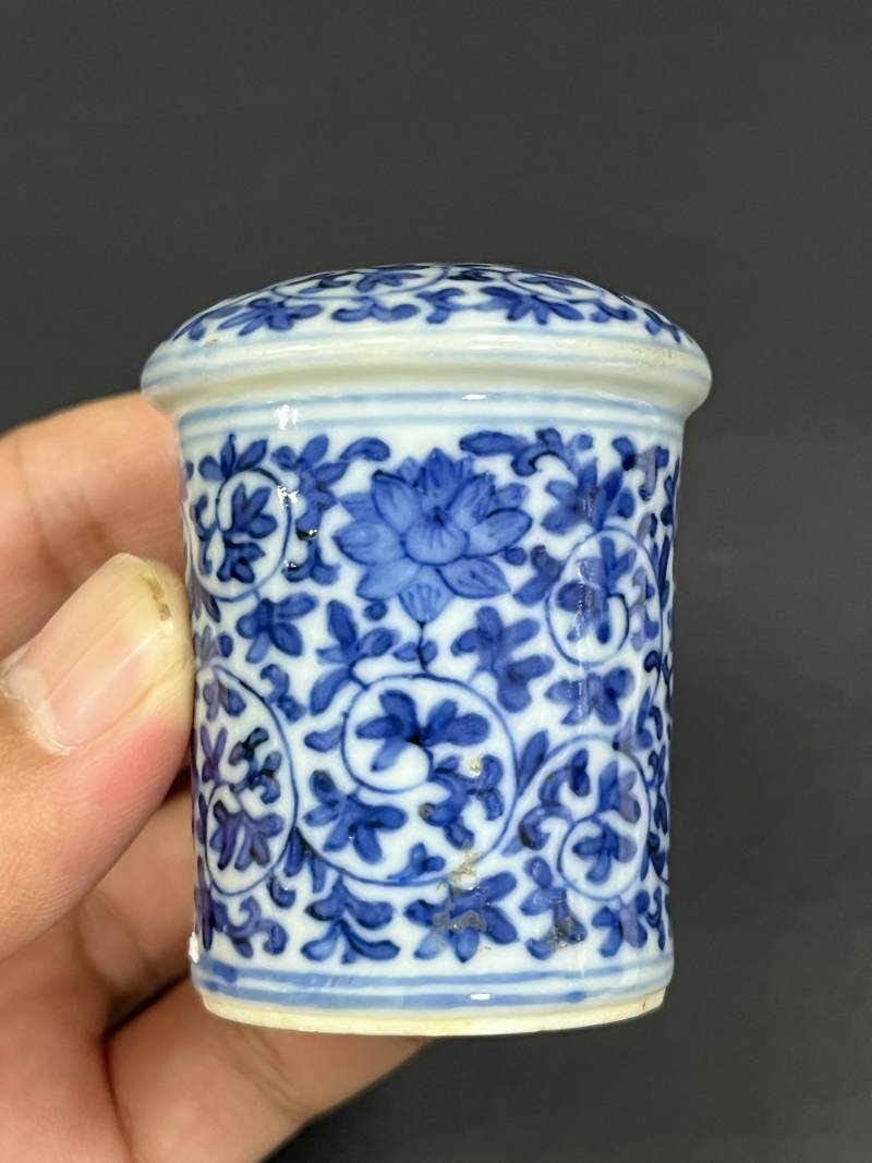 清中期 青花缠枝莲纹轴头一对 - 图11