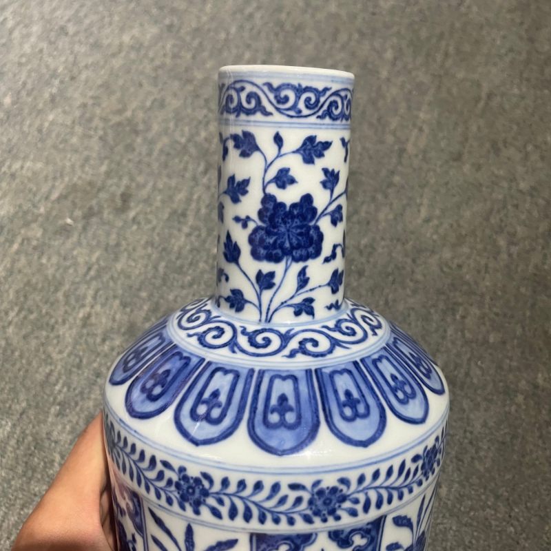 清乾隆 青花折枝花卉纹锥瓶 - 图10