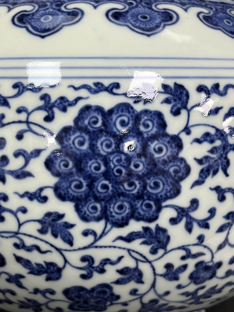 清乾隆 青花缠枝莲纹赏瓶 - 图11