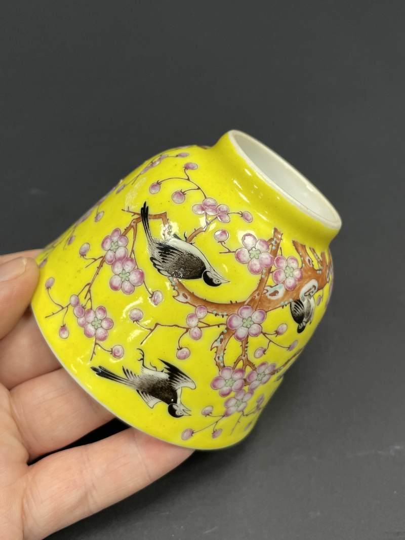 清光绪 黄地粉彩喜鹊登梅图杯 - 图11