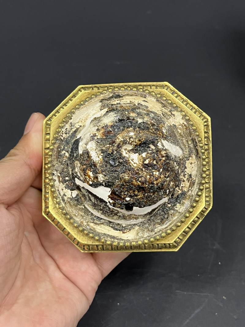 清乾隆 珊瑚红釉描金花卉开光粉彩婴戏图蝶耳尊一对 - 图18