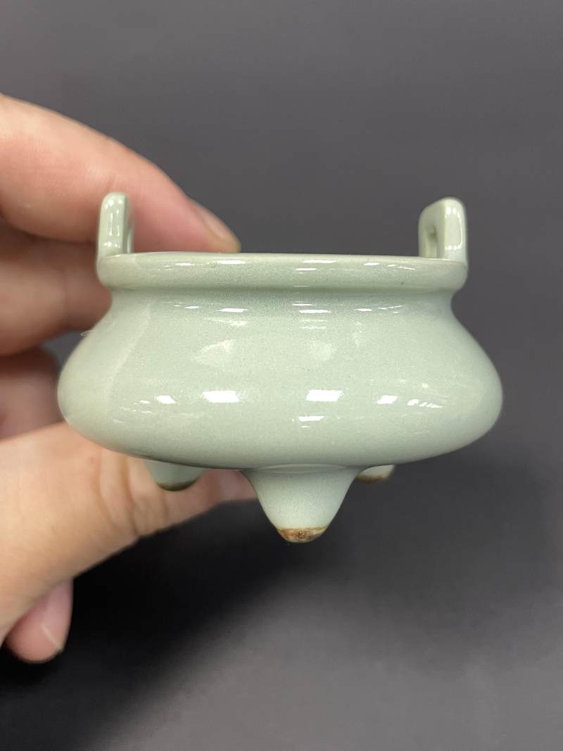 清乾隆 青釉小朝天耳炉 - 图4