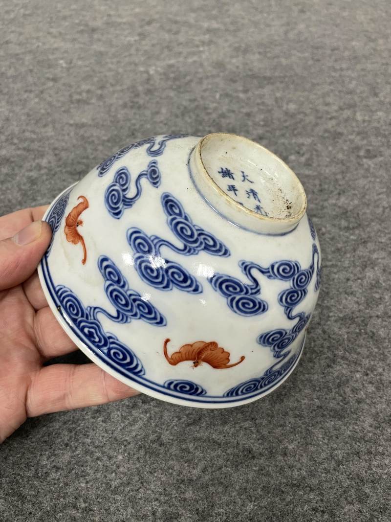 清光绪 青花矾红洪福齐天图杯、碗、盖碗、盘、匙八十三只 - 图20