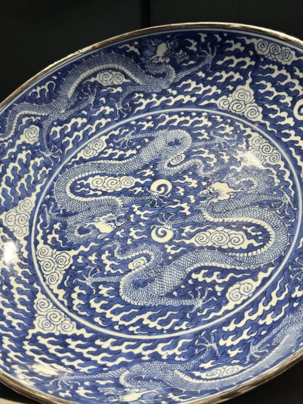 清康熙 青花留白云龙赶珠纹大盘 - 图8