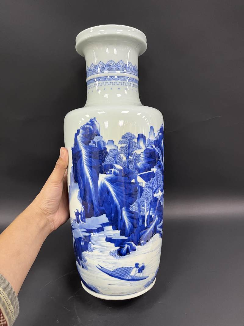 清康熙 青花山水人物纹棒槌瓶 - 图4