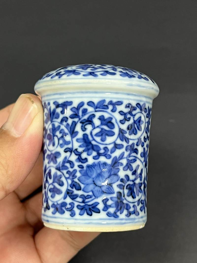清中期 青花缠枝莲纹轴头一对 - 图12