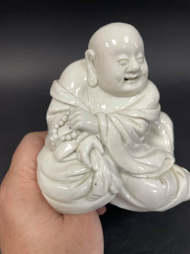 清早期 德化窑白釉布袋和尚像 - 图8