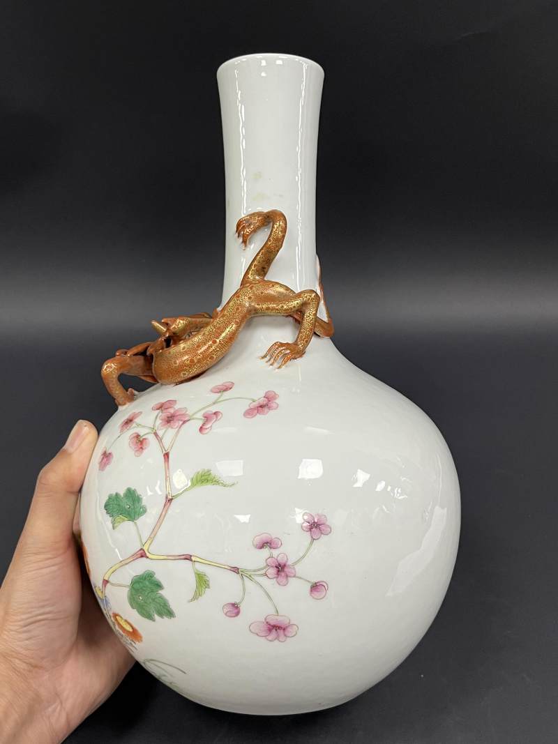 清晚期 粉彩花鸟纹蟠螭小天球瓶 - 图4