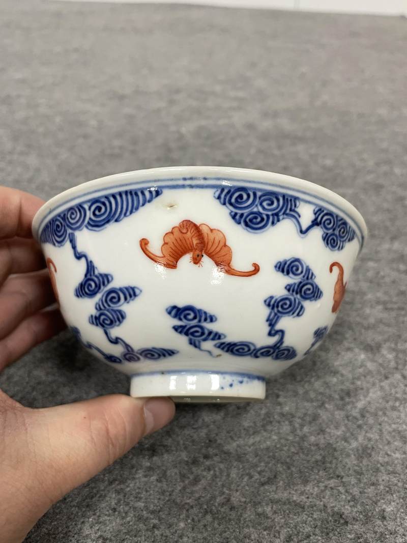 清光绪 青花矾红洪福齐天图杯、碗、盖碗、盘、匙八十三只 - 图21