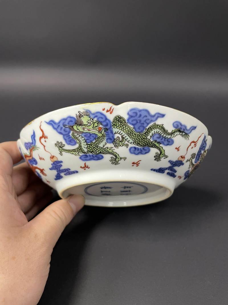 清雍正 青花五彩云龙纹花口盘 - 图5