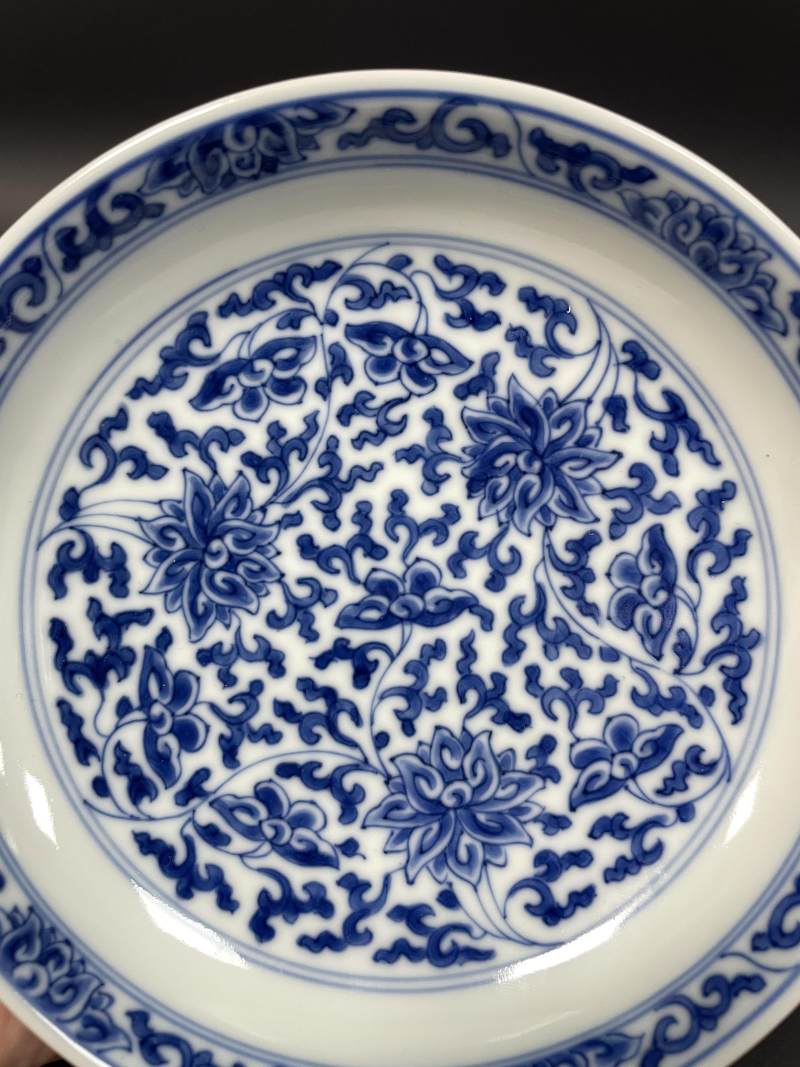 清康熙 青花缠枝莲纹盘 - 图3