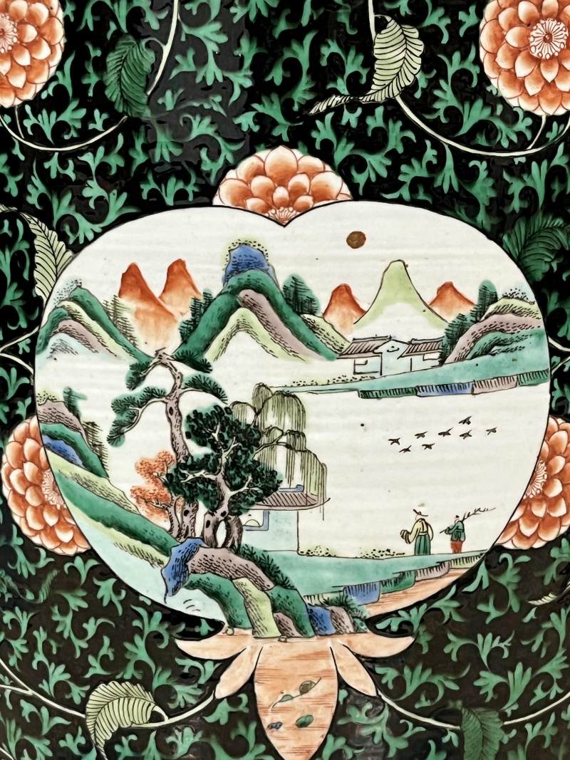 清晚期 五彩缠枝莲开光刀马人物纹大棒槌瓶 - 图13
