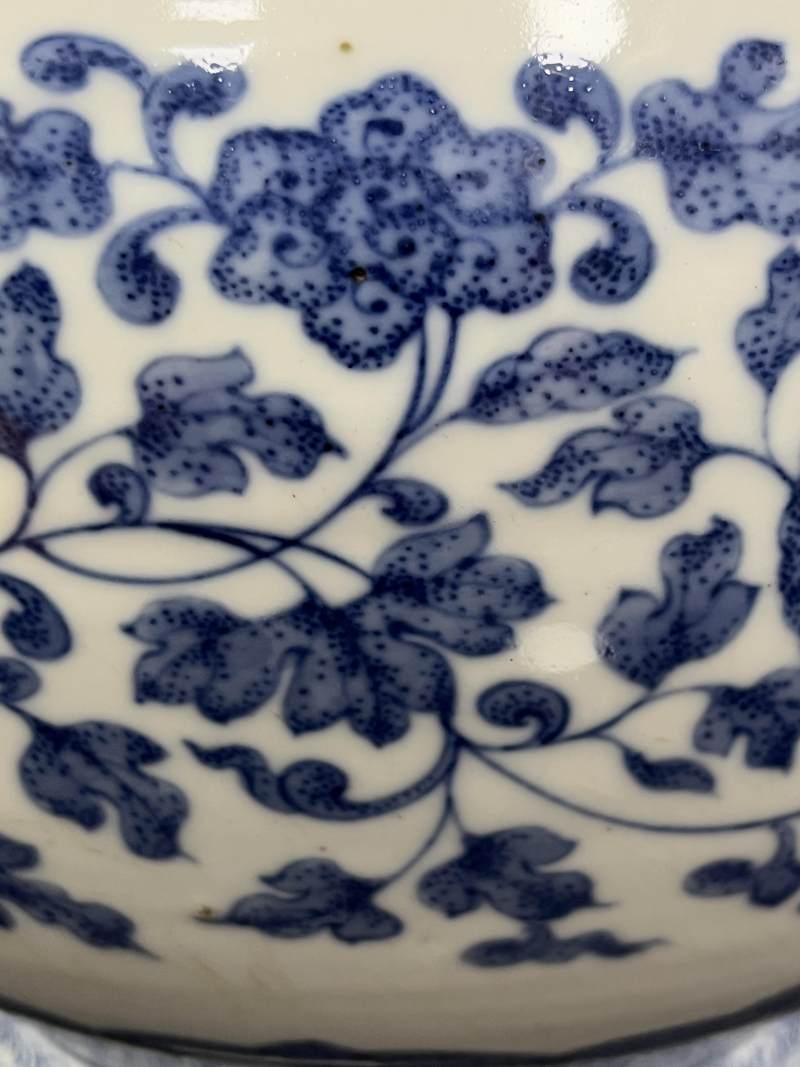 清晚期 青花缠枝莲纹赏瓶 - 图12
