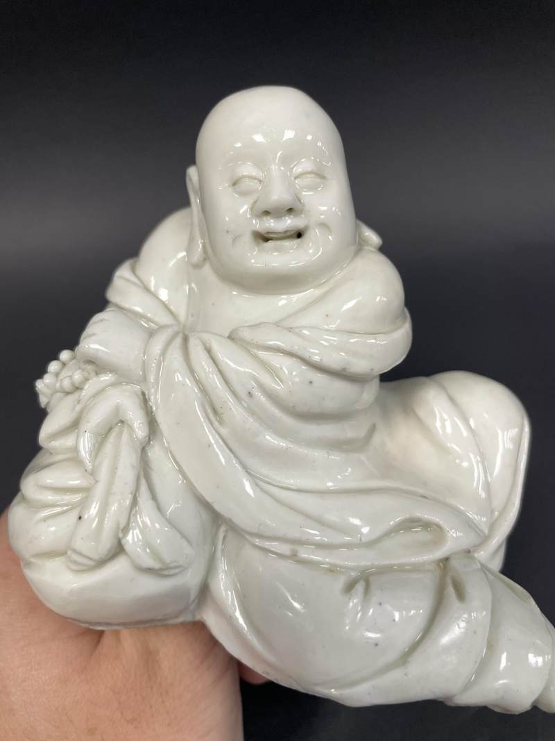 清早期 德化窑白釉布袋和尚像 - 图9