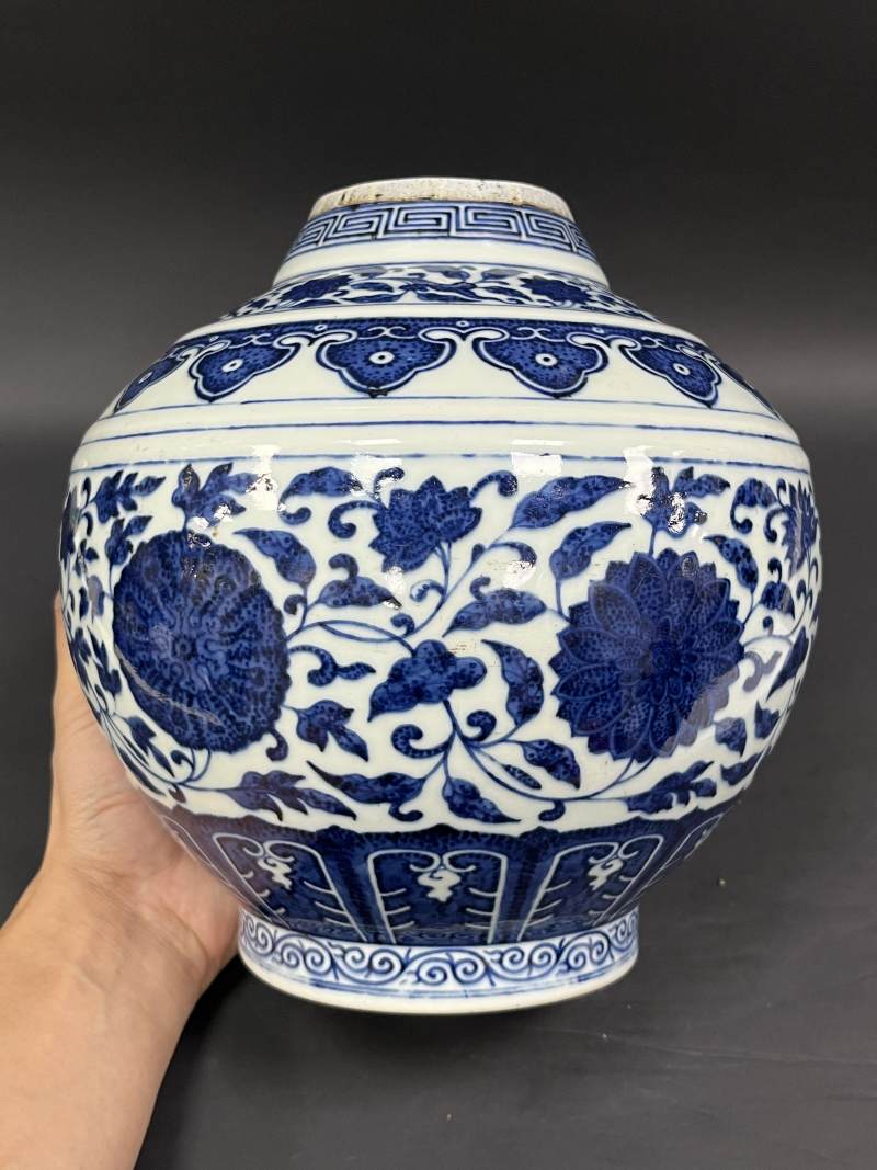 清光绪 青花缠枝莲纹赏瓶 - 图2