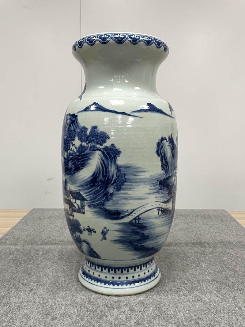 清中期 青花山水人物纹大灯笼瓶一对 - 图16