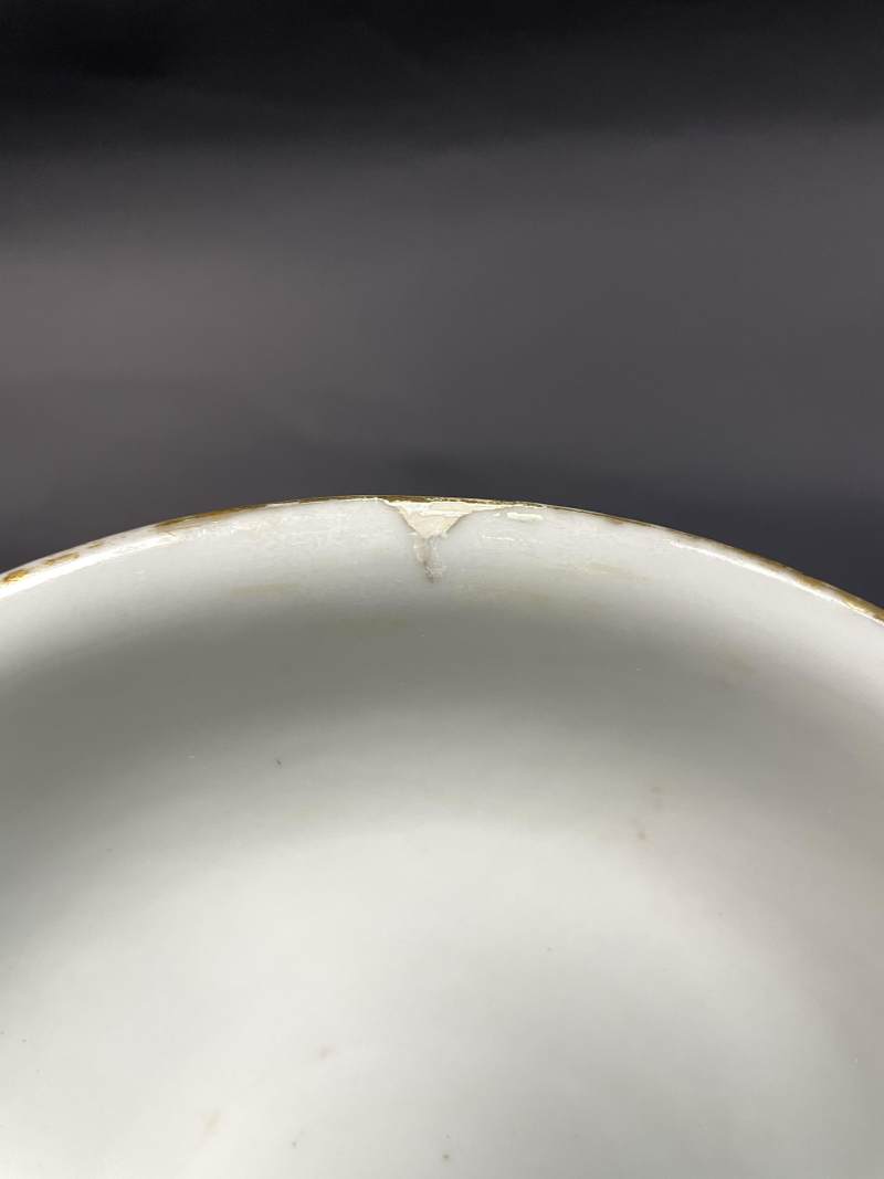清中期 粉彩缠枝莲福寿莲瓣高足盘 - 图12
