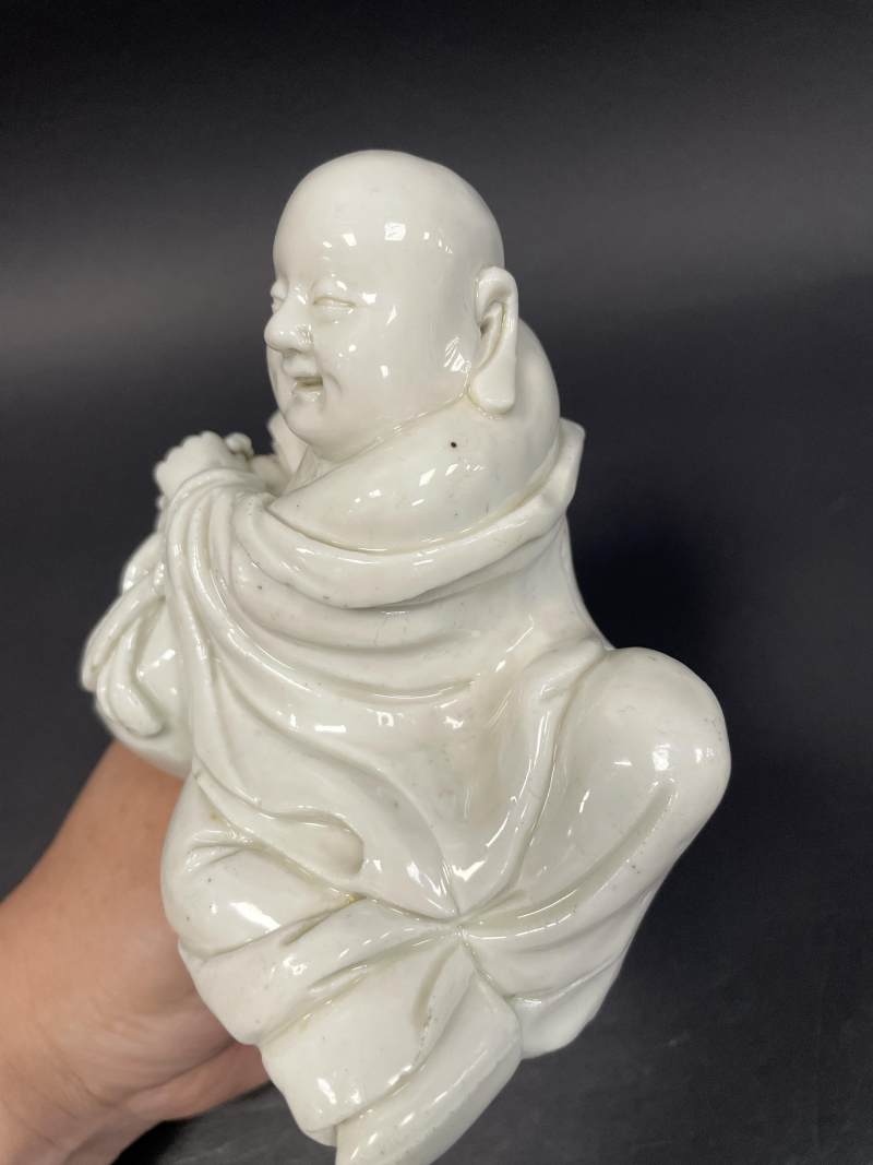 清早期 德化窑白釉布袋和尚像 - 图10