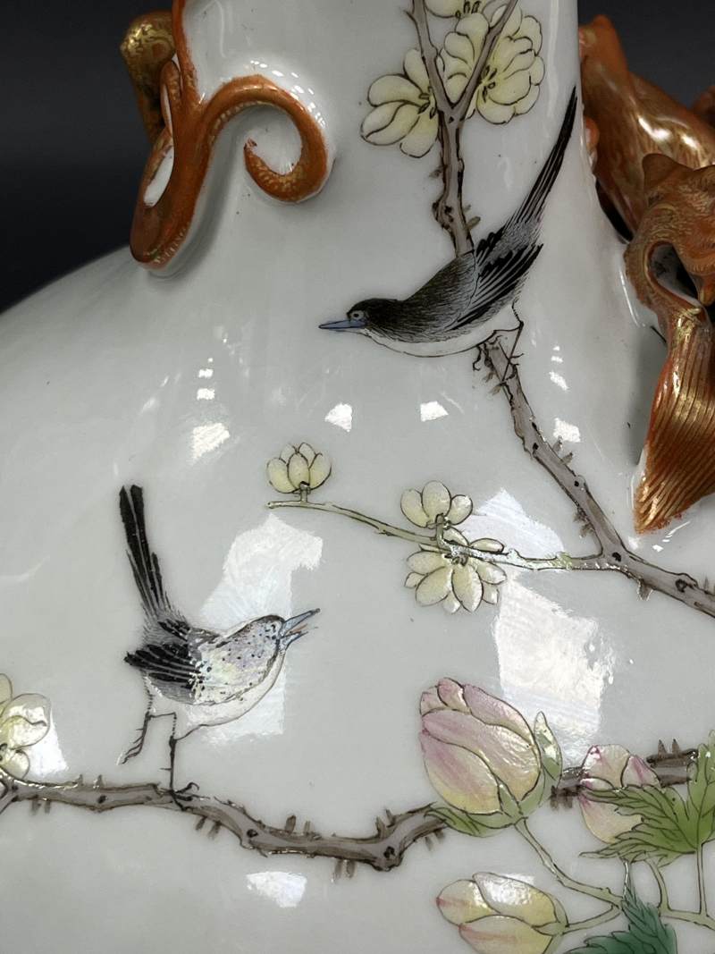 清晚期 粉彩花鸟纹蟠螭小天球瓶 - 图12