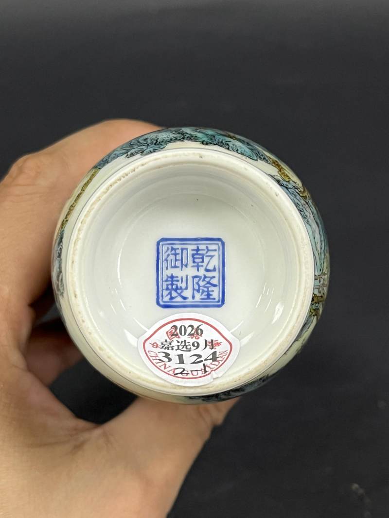 民国 粉彩山水人物纹瓶一对 - 图7