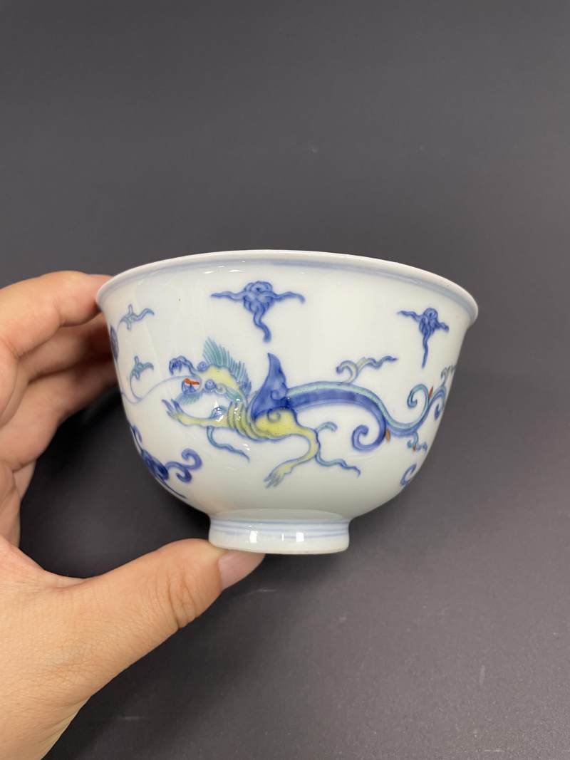 清雍正 斗彩穿花螭龙纹杯 - 图2