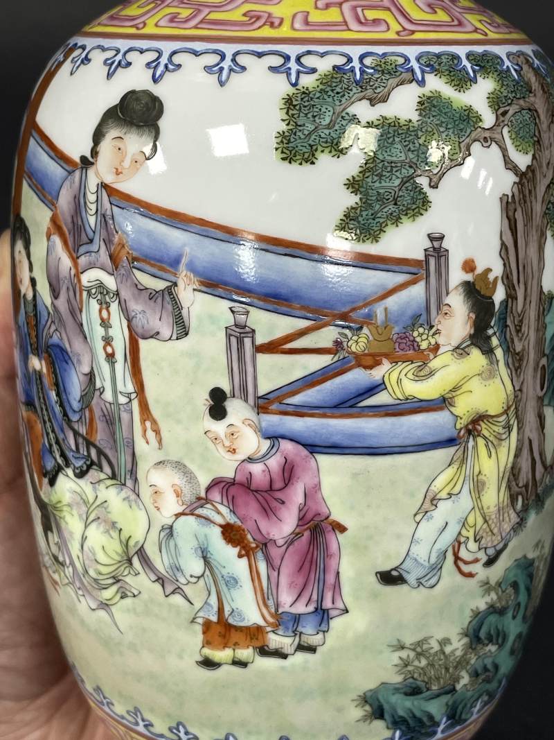 民国 仿珐琅彩教子图瓶 - 图14