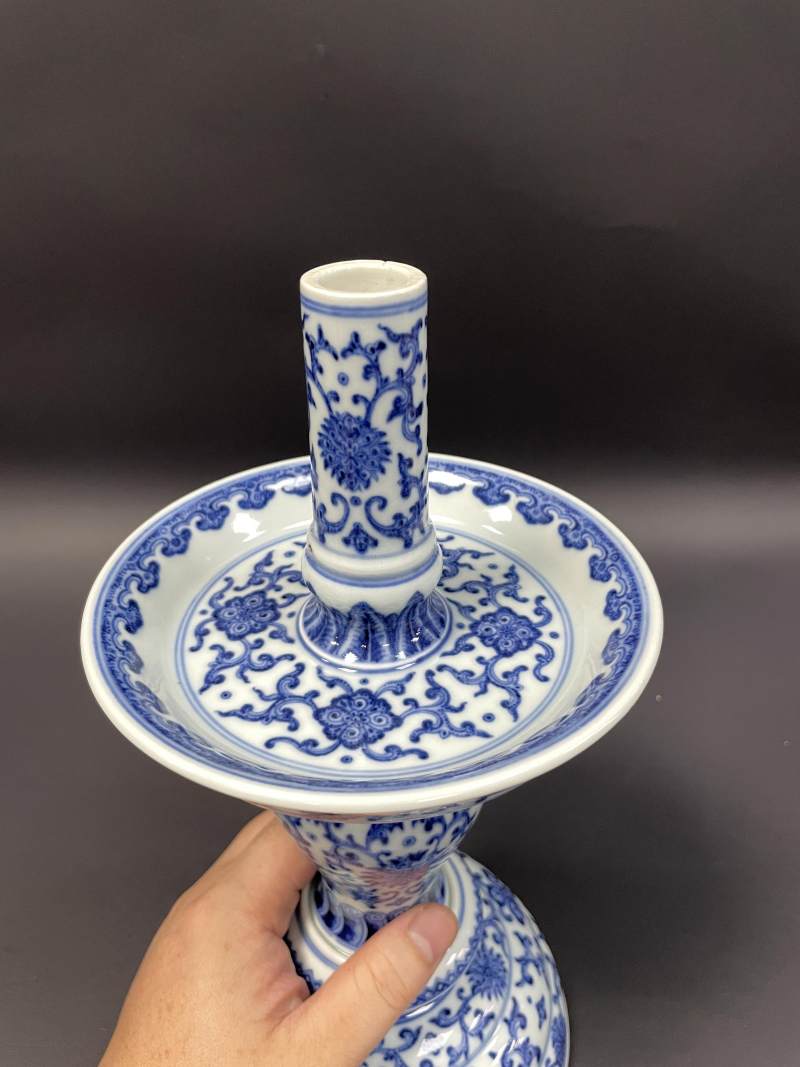 清乾隆 唐英风格青花缠枝莲纹烛台 - 图7
