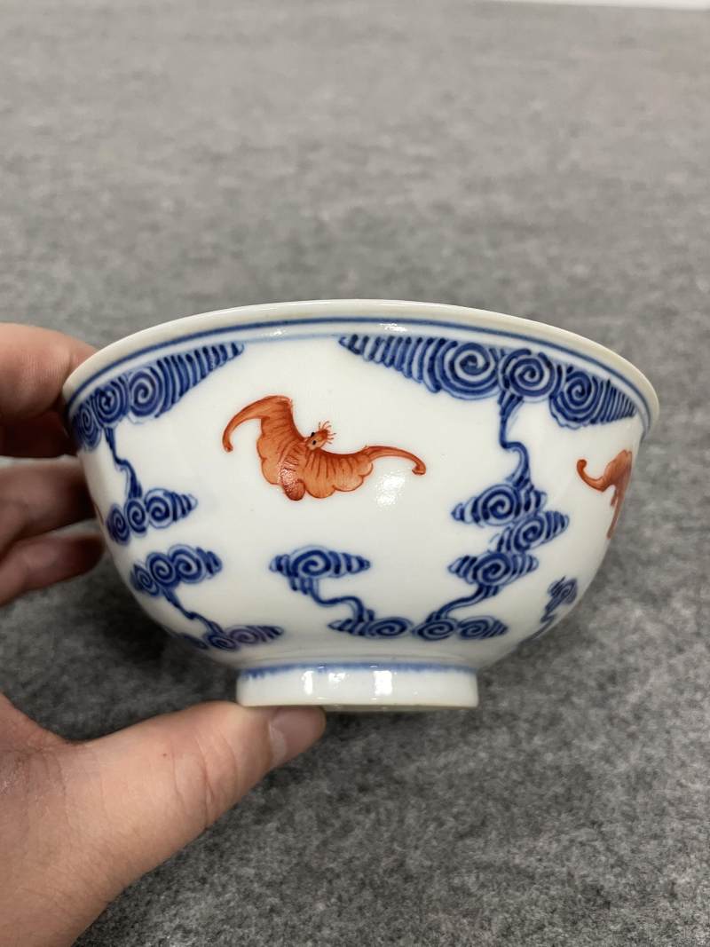 清光绪 青花矾红洪福齐天图杯、碗、盖碗、盘、匙八十三只 - 图23