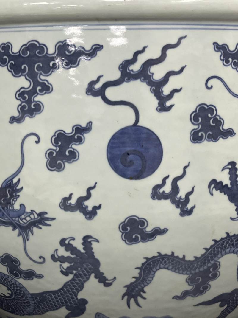 清乾隆 青花云龙纹大缸 - 图8