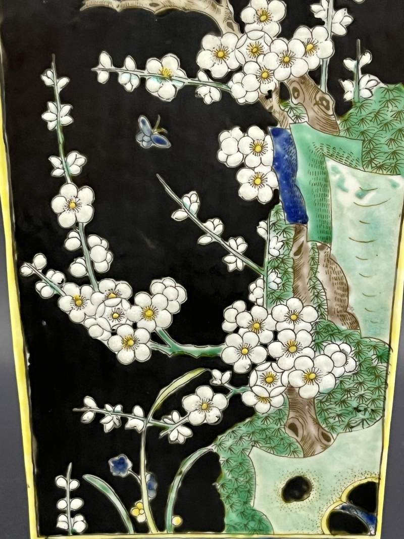 清晚期 墨地素三彩四季花卉纹天圆地方瓶一对 - 图35