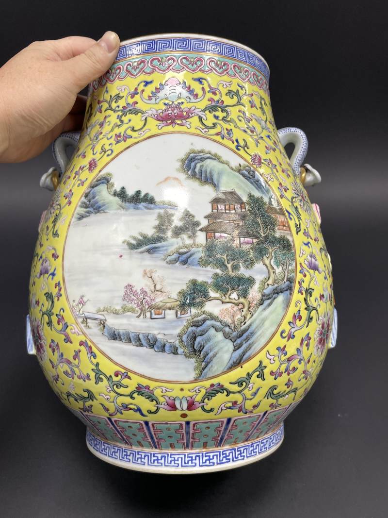 清晚期 黄地粉彩缠枝花卉开光山水人物纹福寿如意耳尊 - 图2