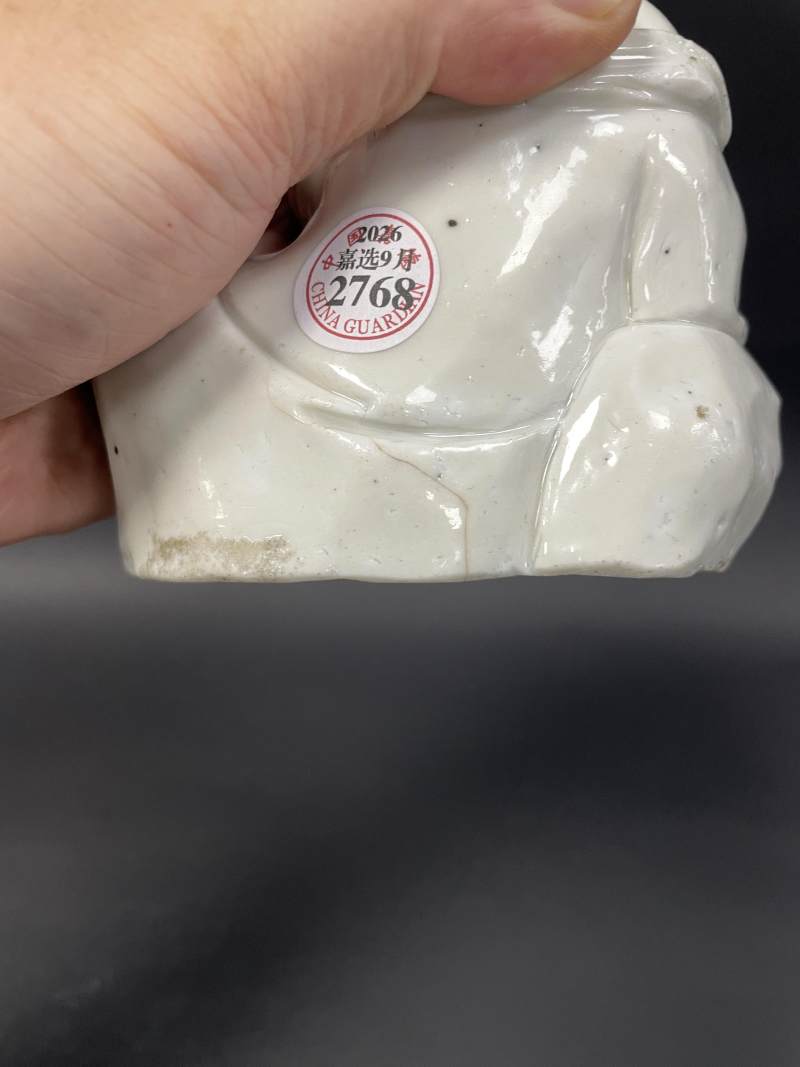 清早期 德化窑白釉布袋和尚像 - 图12