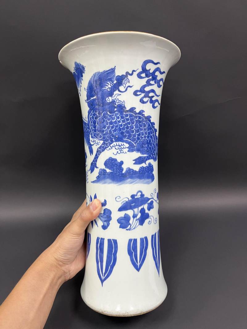 清顺治 青花麒麟芭蕉纹花觚 - 图2