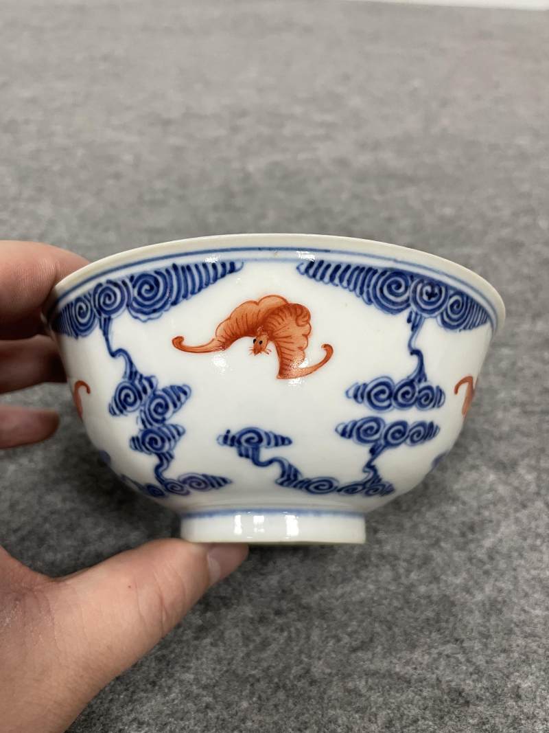 清光绪 青花矾红洪福齐天图杯、碗、盖碗、盘、匙八十三只 - 图24