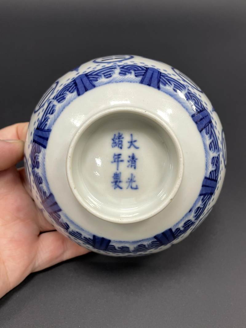 清光绪 青花八卦云鹤纹碗 - 图8