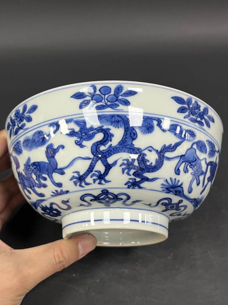 明万历 青花山海异兽图墩式碗 - 图2