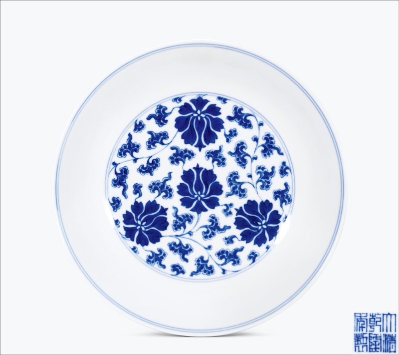 清乾隆早期 青花缠枝花卉纹盘