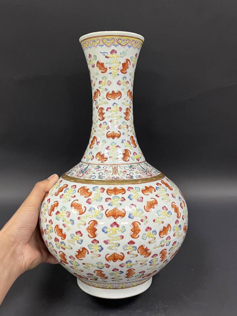 清宣统 粉彩洪福齐天图赏瓶 - 图4