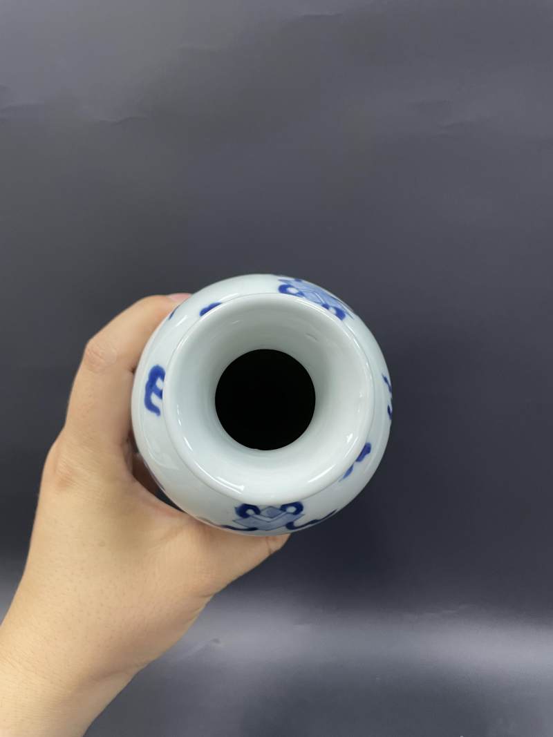 清康熙 青花釉里红云凤纹观音瓶 - 图11