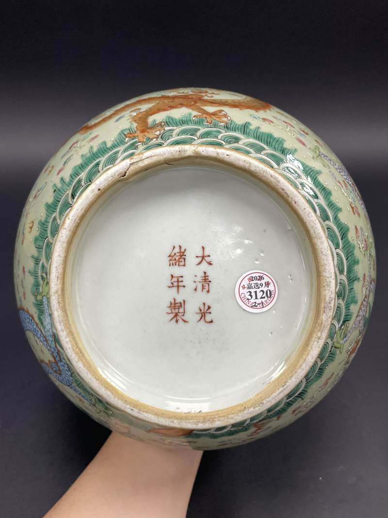 清晚期 青釉粉彩云龙纹赏瓶一对 - 图23
