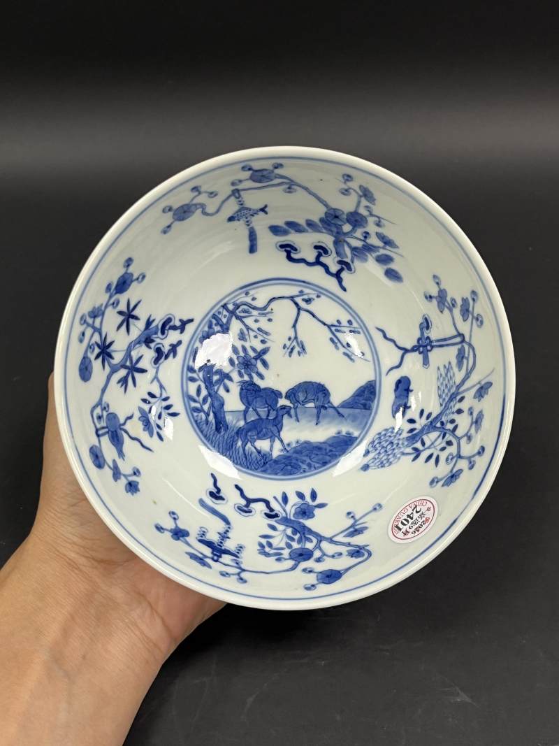清光绪 内青花外黄地粉彩吉庆升平开光三羊开泰图碗 - 图2