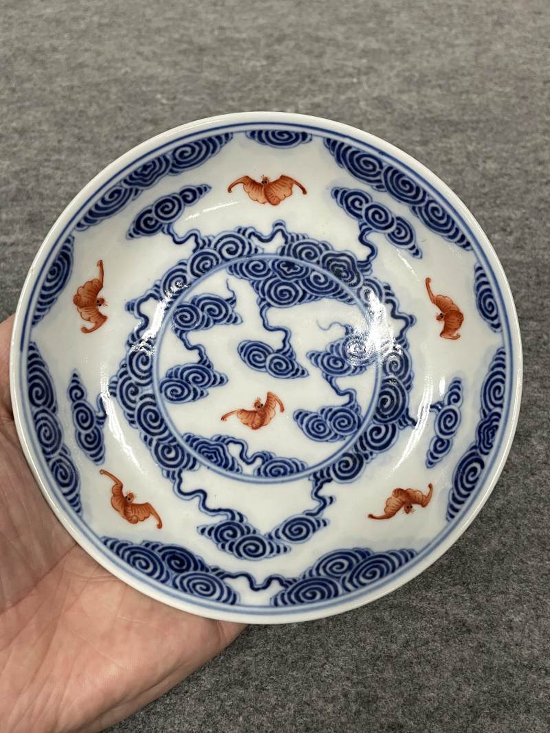 清光绪 青花矾红洪福齐天图杯、碗、盖碗、盘、匙八十三只 - 图149