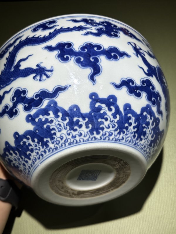 清乾隆 青花云龙纹案缸 - 图19