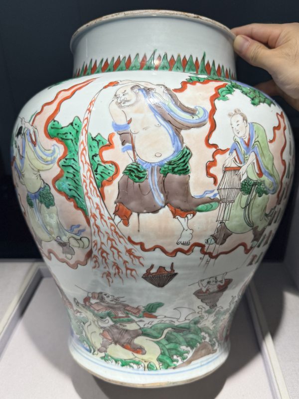 清康熙 青花五彩八仙闹海图大盖罐 - 图27