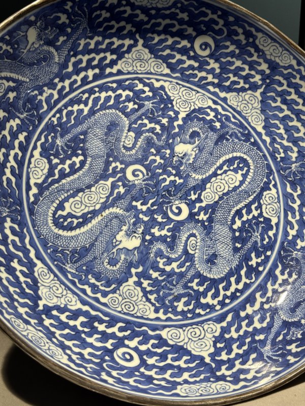 清康熙 青花留白云龙赶珠纹大盘 - 图9