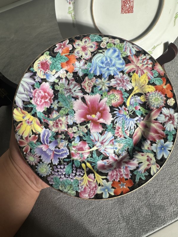 民国 ，墨地百花不落地纹盘一对 - 图3