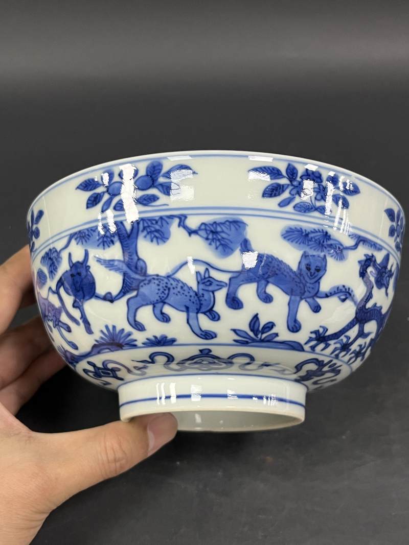 明万历 青花山海异兽图墩式碗 - 图3