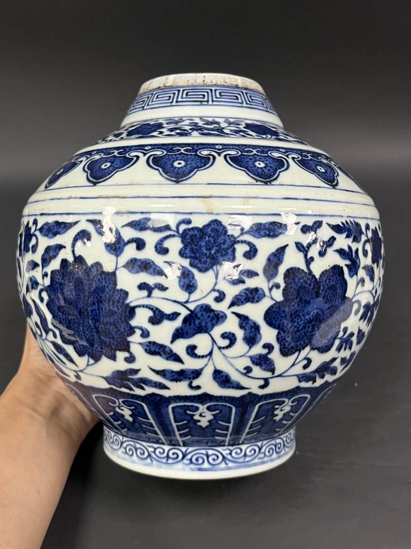 清光绪 青花缠枝莲纹赏瓶 - 图4