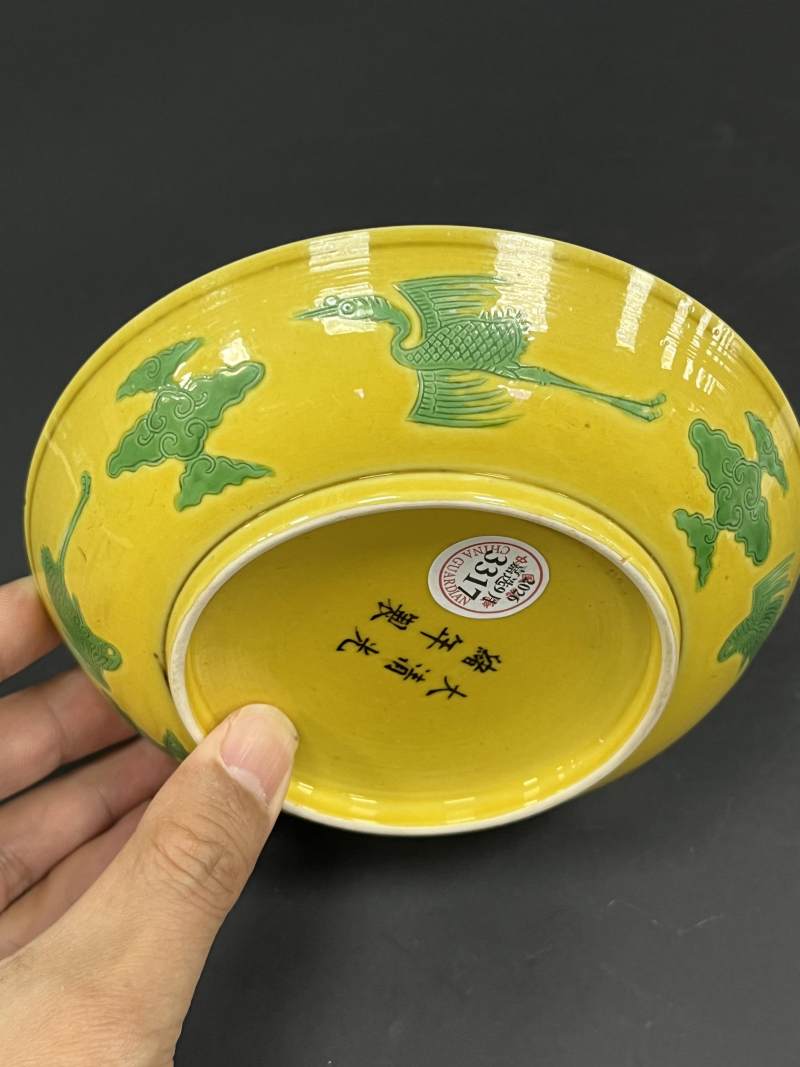 清光绪 黄地素三彩云龙纹盘 - 图5